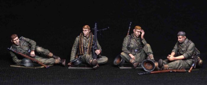 35266 soldiers resting figure 2