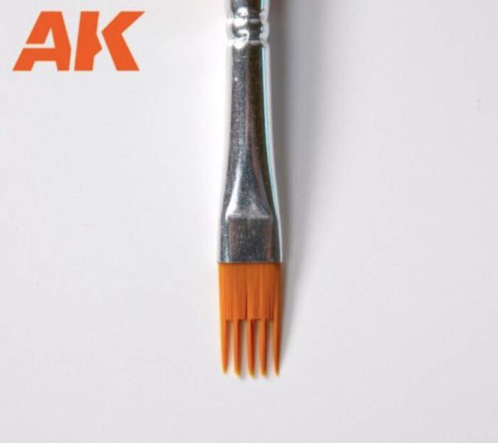 584 comb brush 5 detail