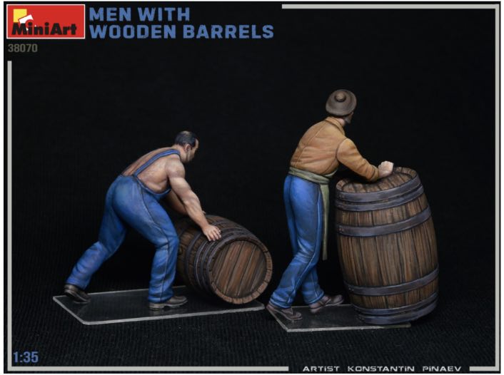 38070 hombres con barril madera montados_3